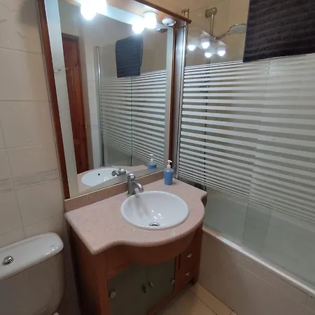 Acogedor Adosado Con Piscina