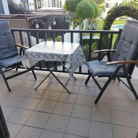 Hébergement de vacances Acogedor Adosado Con Piscina